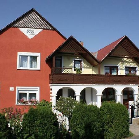 Appartamento Papp Apartmanház Vonyarcvashegy Esterno foto