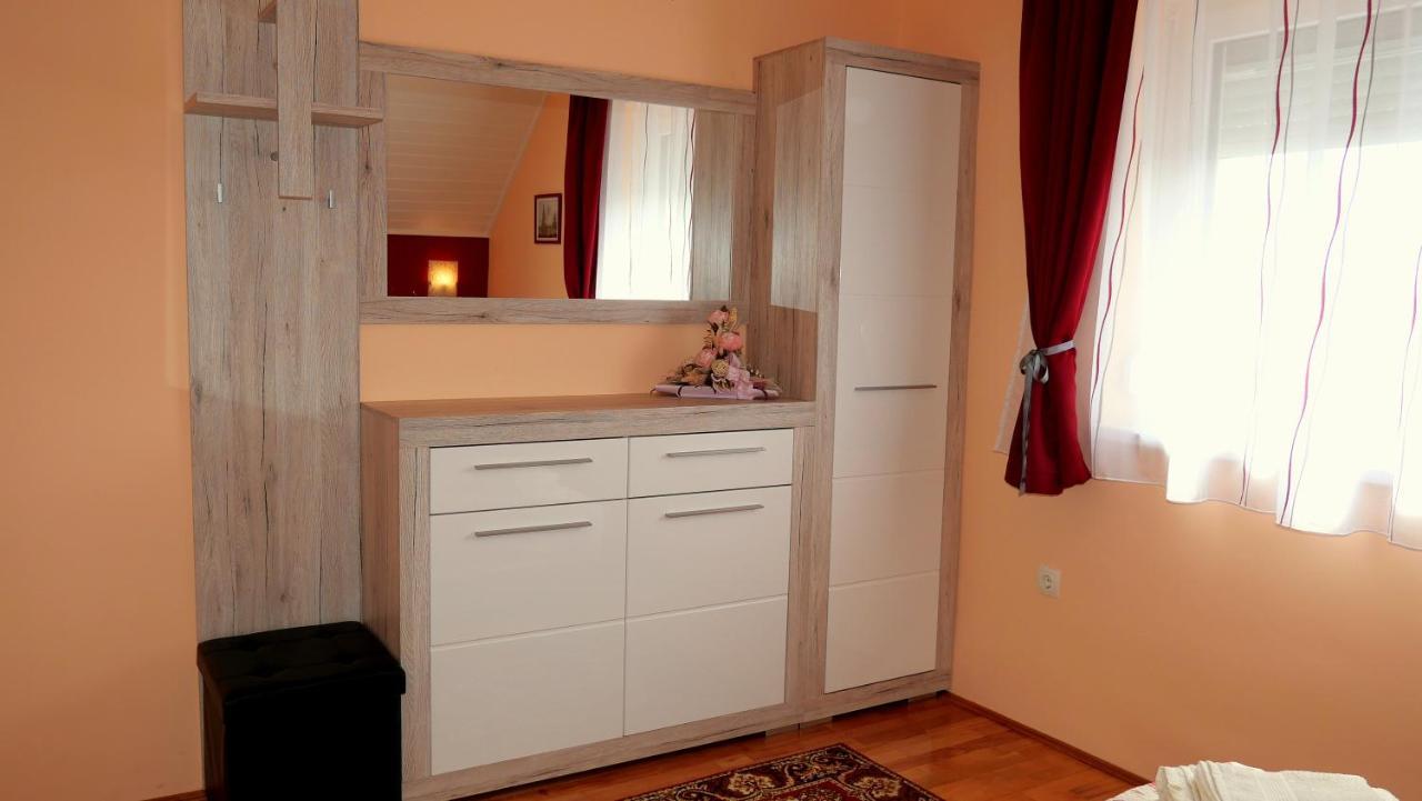 Appartamento Papp Apartmanház Vonyarcvashegy Esterno foto